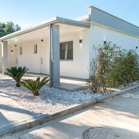 Apartment Garden House Pefkochori